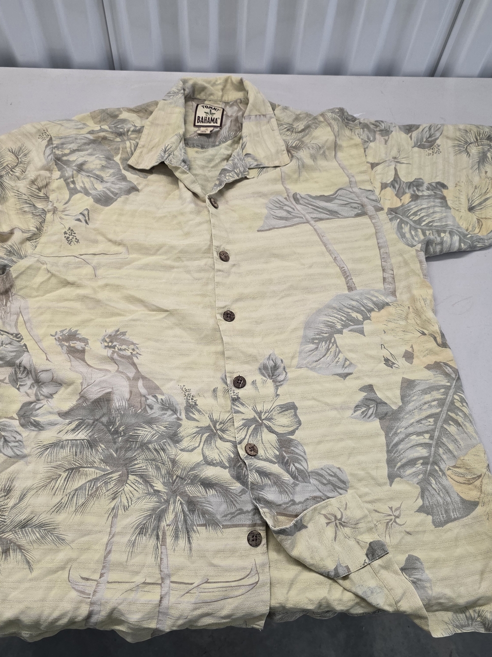 Tommy Bahama Silk Hawaiian Button Down Shirt Men's Size Medium